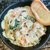 Pasta Belzoni · Farfalle pasta, sautéed spinach, diced chicken and shrimp in an alfredo and Parmesan sauce. ...