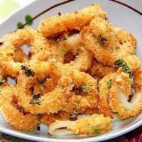 Calamari Rings · 香酥鱿鱼
crispy calamari rings wok-tossed with red chili peppers