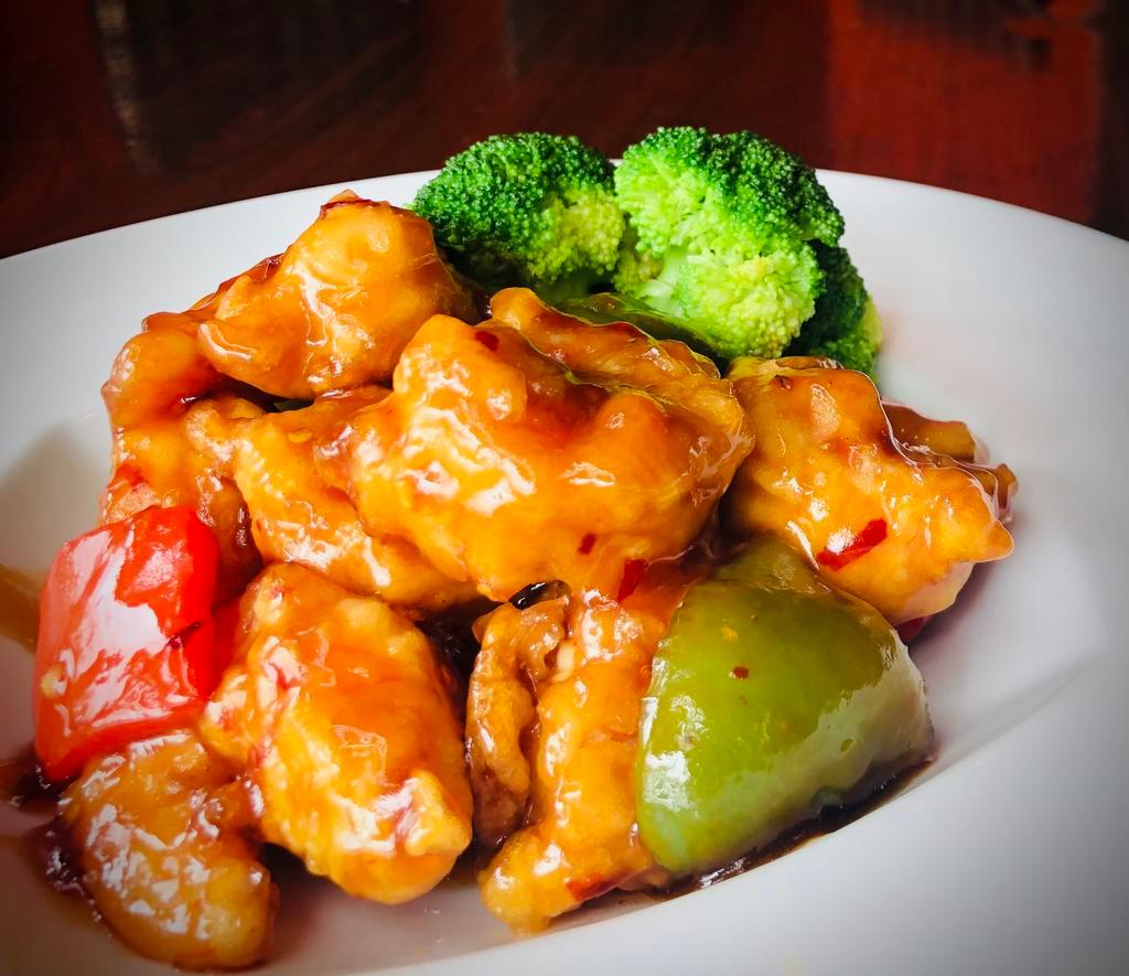 General Tso's · Breaded and deep fried tossed with bell pepper and broccoli in general sauce and broccoli. Hot and spicy.