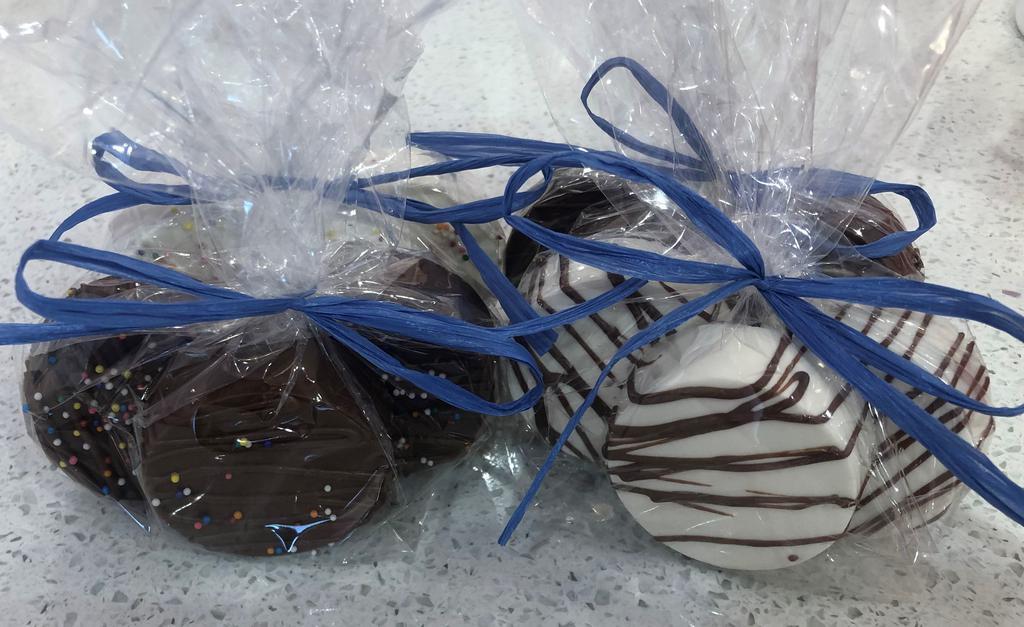 Large Bag of Chocolate Dipped Oreos · 3 Oreos per bag dipped in either milk or white chocolate! *temporarily out of white chocolate. only milk chocolate is available