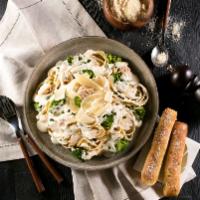 Fettuccine Alfredo Pasta · A comforting and filling traditional pasta dish.