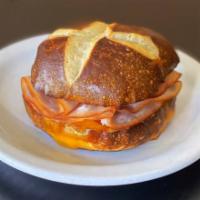 Pretzel bun sandwich - turkey & cheese · 