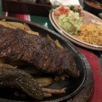 Fajitas de Res · Grilled skirt steak fajitas. 