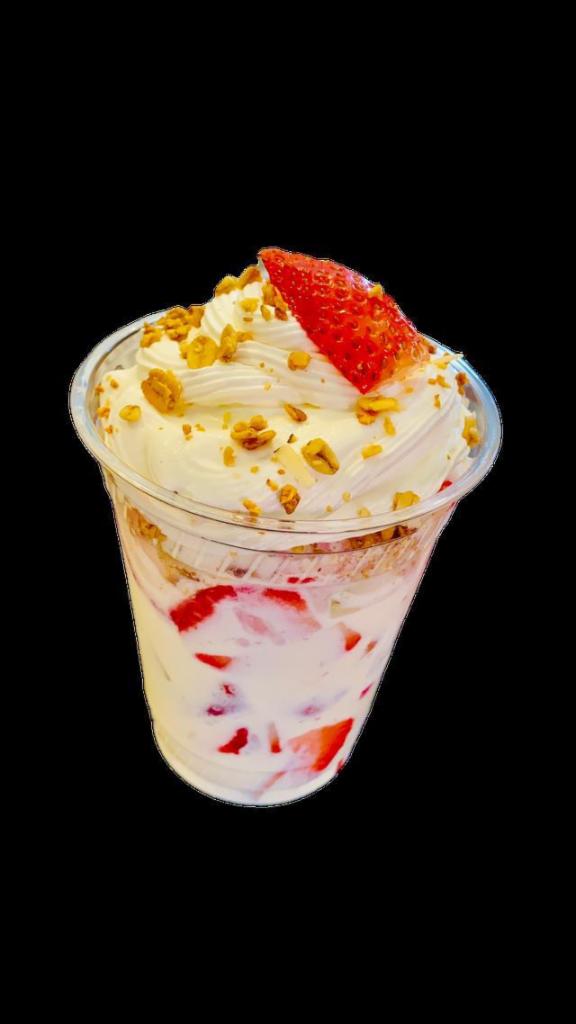 Fresas con Crema · Fresh strawberries mixed in sweet cream with whipped cream and granola (n).
