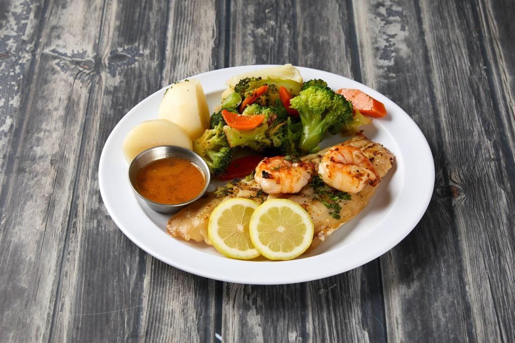 Salmão Grelhado  · Grilled Salmon Fillet with Shrimp and Garlic Sauce, steamed Potatoes and Vegetables