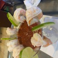 Coctel de Camarones · Shrimp cocktail.