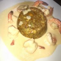 Mofongo de Camarones · Mashed green plantains with shrimp.