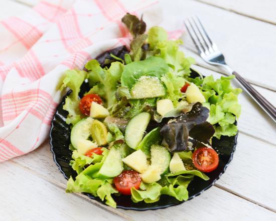 Garden Salad · Diced tomatoes, cucumbers, carrots, and broccoli tossed with mixed green.