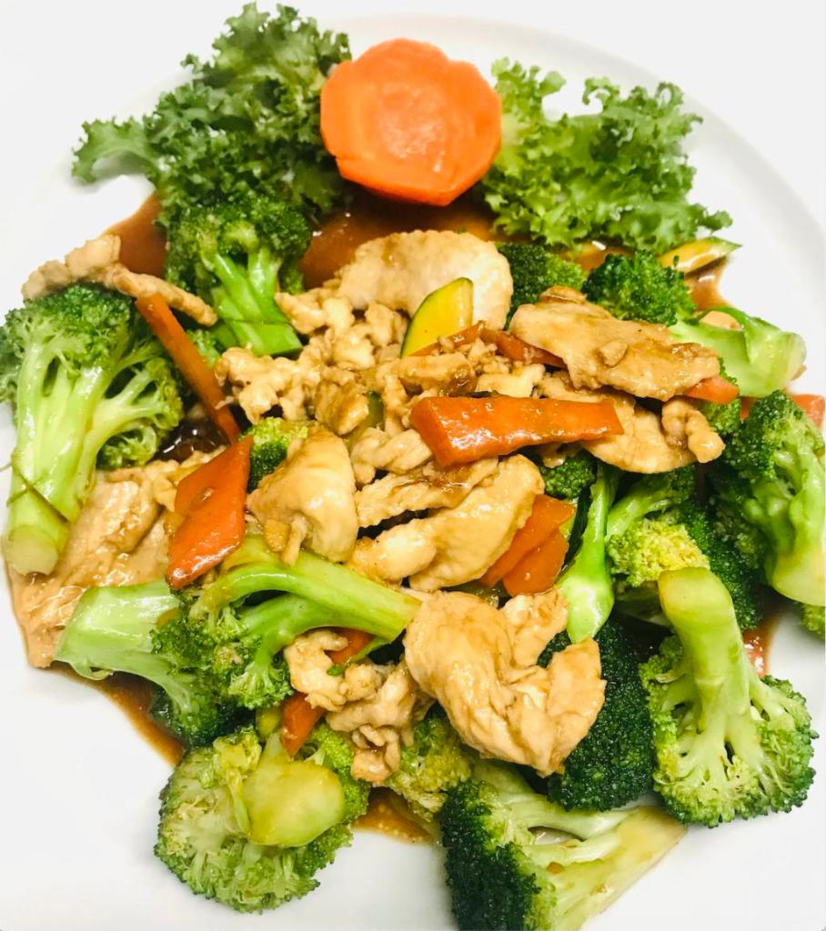 18A. Chicken with Broccoli · Chicken with broccoli, red carrot and zucchini.
