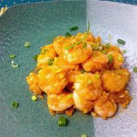 Golden Lava Shrimp · 金沙虾球
fried jumbo shrimp, golden salted egg-yolk lava sauce, onion, bell peppers