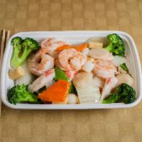 S2. Seafood Delight · Fresh jumbo shrimp, scallop and crabmeat sauteed with Chinese vegetable.