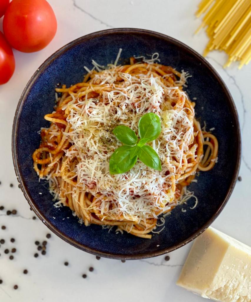 Simple Linguini Bolognese · Linguini pasta with our special bolognese sauce, with an option to add cream, topped with Parmesan cheese.