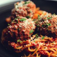 Spaghetti Polpette  · Traditional spaghetti with meatballs.