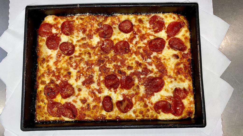 Detroit Style Pizza (Pepperoni 6 slice) · Original Buscemis six slice square deep dish. Made the Detroit way with quality mozzarella cheese, old fashioned pepperoni, and drizzles of sauce on top. Add additional variants with an additional charge.
