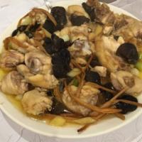 Steamed Chicken with Fungus · 