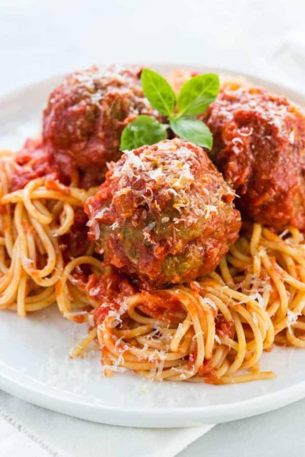 Spaghetti con Polpettine · Savory Italian meatballs sauteed with chopped tomatoes, basil, garlic, white wine, and tomato sauce.