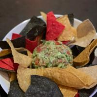 Shrimp Guacamole · Shrimp, avalados, tomates, red onion, jalapeño, lime, and chips