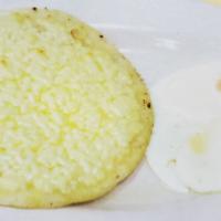 4. Huevos y Arepa con Queso · Eggs any style and corn cake with cheese.