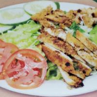 11. Ensalada Mixta con Pollo y Aguacate · Mixed salad with lettuce, tomato, avocado, cucumber, red onion and grilled chicken.