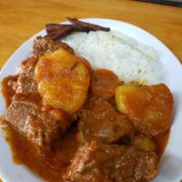 Carne con Papa / Beef stew with Potato · Served with rice, beans and sweet plantains/ servido con arroz. frijoles y maduros fritos.