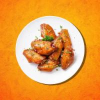 Classic Chicken Wings 4 Pcs · 4 Pcs of Traditional bone-in Chicken wings.Served with your choice of sauce 
