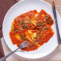 Spinach and Cheese Ravioli with Marinara (V) · Housemade spinach and cheese ravioli with our authentic tomato sauce.  Contains gluten, dair...