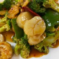 Scallops & Shrimp Hunan Style · Scallops and jumbo shrimp sauteed with broccoli, bamboo shoots & fresh mushroom in chef's sp...