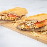 Pan con Bistec Sandwich · Steak sandwich.
