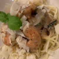Shrimp Scampi · Creamy Garlic Lemon sauce with Sauteed Shrimp  and fresh Italian seasoning.
Premium pasta  8...