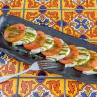 Ensalada Caprese · Sliced fresh mozzarella, fresh tomato and pesto. 