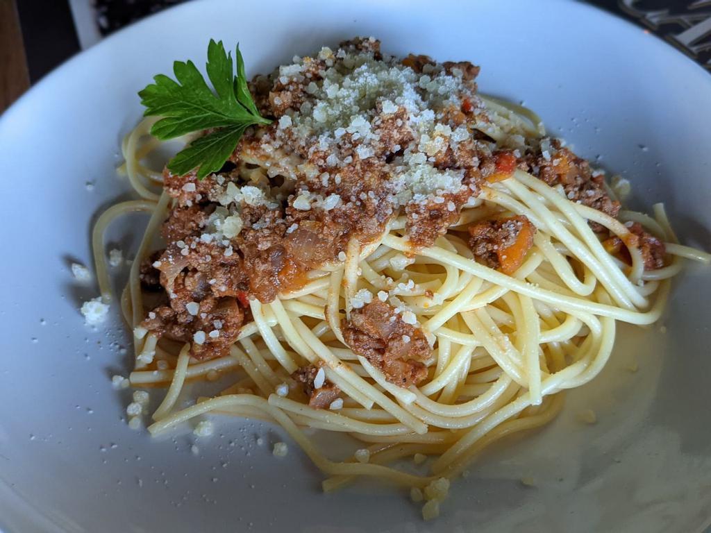 Spaghetti · Spaghetti con salsa caminito o salsa (tomate, crema, salsa rosa, hongos). Served with caminito sauce or sauce (tomato, cream, mixed, mushrooms).