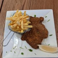 MIlanesa con papas fritas - Meat milanesa with french fries · 