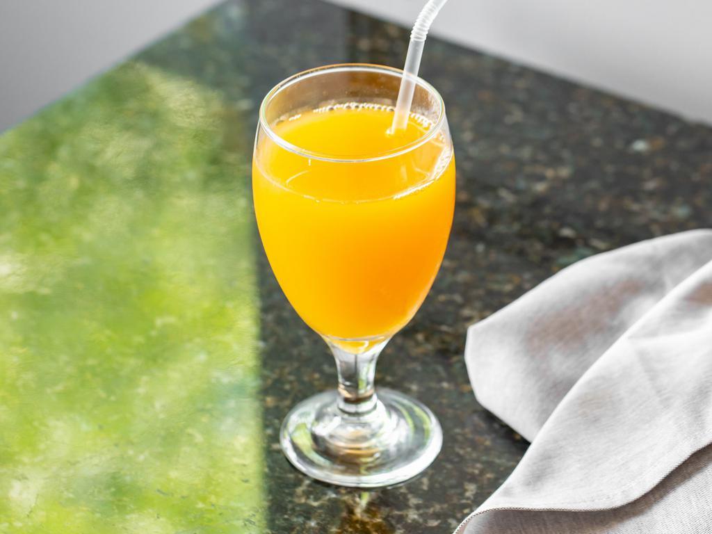 Juice · Mango, passion fruit, guava, caju, apple, cranberry, orange and carrot.