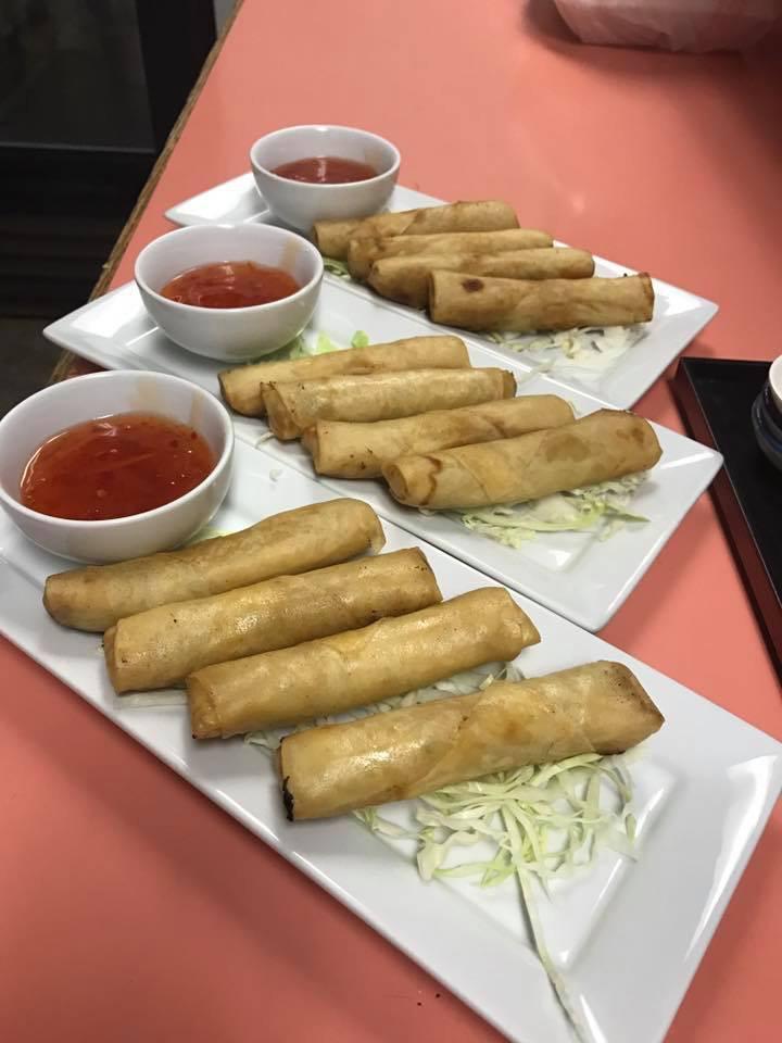 Egg Roll · 4 Pieces 
Pork and vegetable 