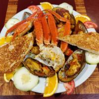 Seafood Platter (Chapuzon de Mariscos) · Shrimp, mussels, crab meat, octopus, and fish fillet.