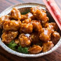 H21. General Tso's Chicken · Chunks of chicken deep fried with sweet and spicy Hunan sauce and broccoli. Hot and spicy.