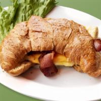 14 Croissant con huevo y tocineta · Croissant w/scrambled eggs & bacon 