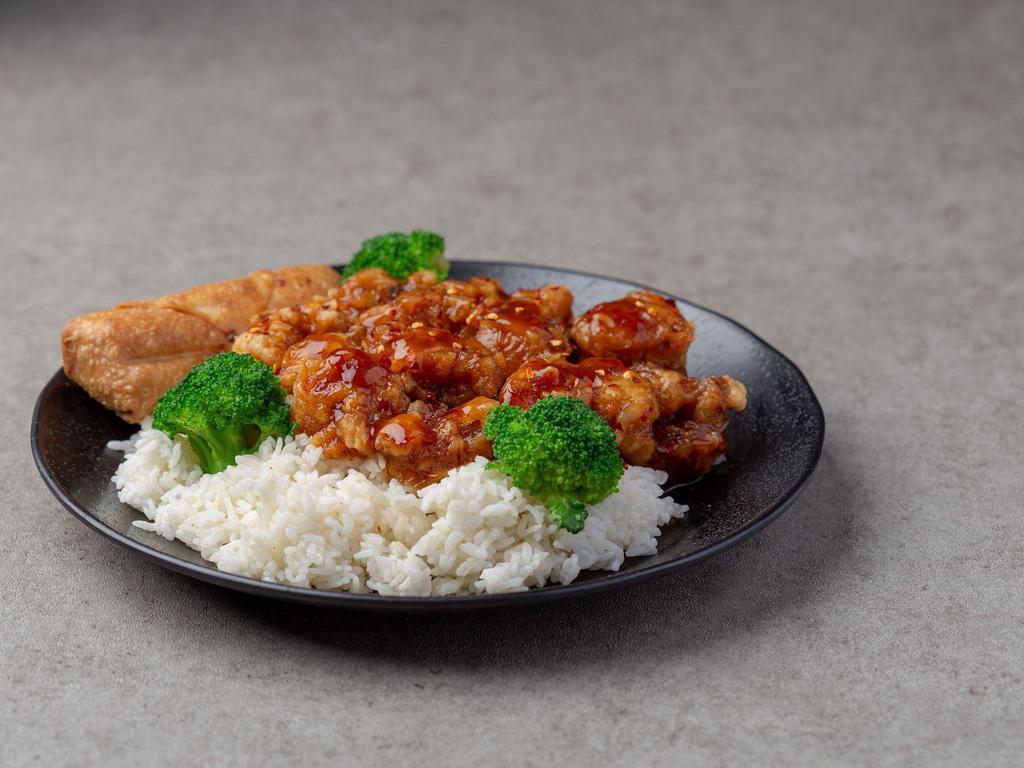14. General Tso's Chicken Combo Special · Served with egg roll and choice of rice. Hot and spicy.