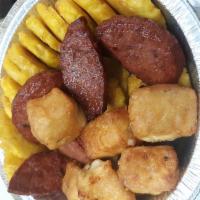SALAMI Y QUESO FRITO/FRIED CHEESE AND SALAMI · With tostones a OR FRIES.With WASAKAKA OSCARS SAUCE