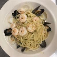 Linguine Pescatora Pasta · Served with shrimp, mussels, and clams in a red or white sauce.