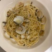 Spaghetti alle Vongole · Clams serves in a red or white sauce.