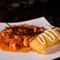 Tamalito Matíz · Cheese corn dough tamale, topped with sour cream and chives. Served with shrimp in coconut t...