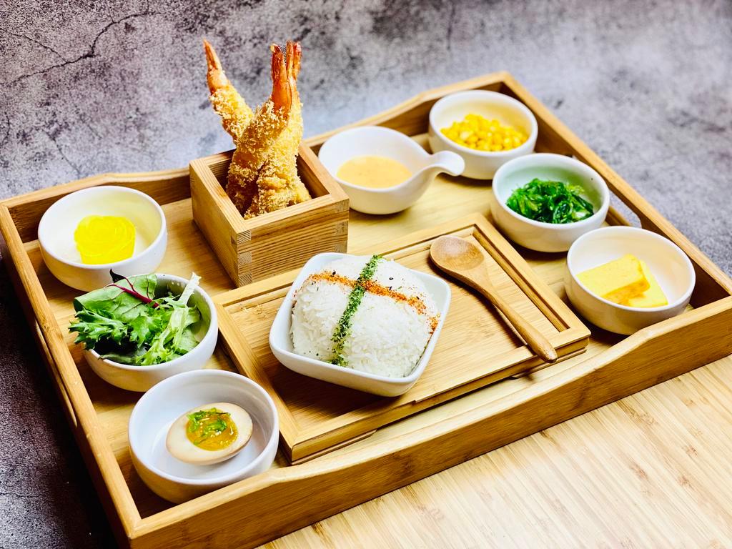 D6. Shrimp Tempura Bento Box 天妇罗虾便当 · Shrimp Tempura, served with sushi rice, Atsuyaki Tamago, Corn, Chuka wakeme, 1/2 Marinated egg, Takuan.