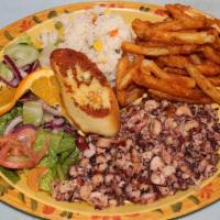 Pulpo al Ajo ·  Octopus in garlic served with salad,white rice, seasoned fries and garlic bread.