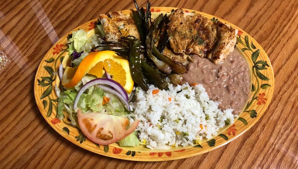 Pechuga de Pollo a la Plancha · Grilled chicken breast served with fried onions, fried chiles, beans, white rice, salad and tortillas.