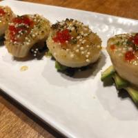 Flaming Scallop · 5 pcs Seared scallop with avocado, shiitake mushroom & Chef's Special Miso Sauce