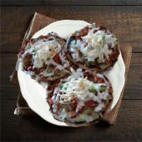 Sopes con Vegetales · Sopes with vegetables.