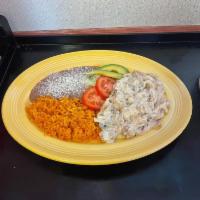 Pollo Crema  · Chicken in sour cream with mushrooms onions and bell peppers, rice & beans  