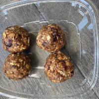 Cranberry oatmeal protein balls · Cranberry, oatmeal, almond butter, flax seeds