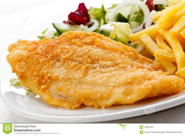 Pescado Frito · Fried fillet of fish served with rice and a side of salad.